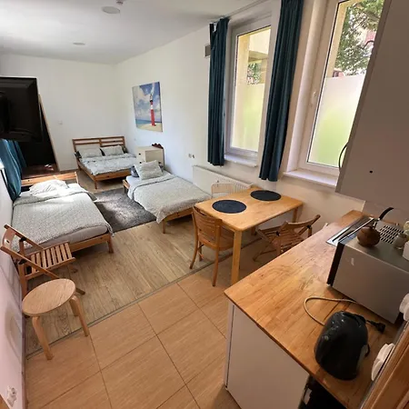 フォーユー ホステル *